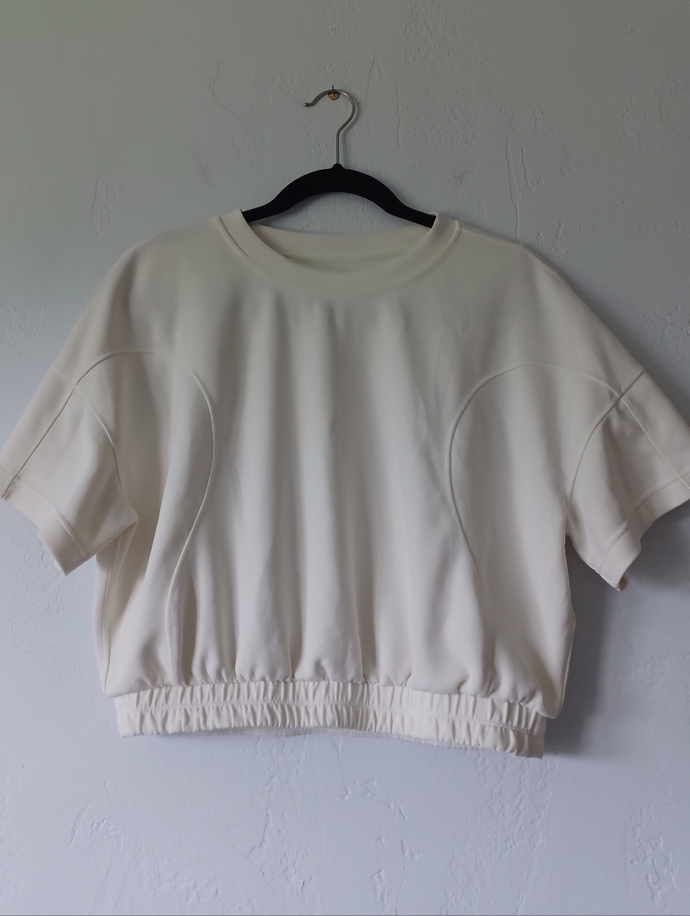 Lululemon Relaxed Cream Short Sleeve Pullover Activewear Top